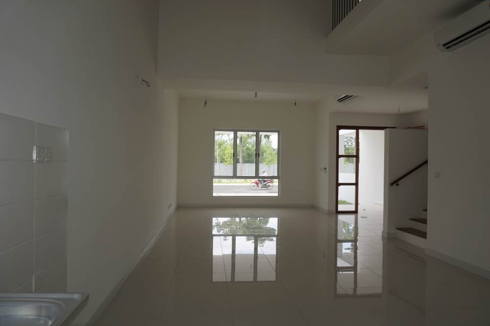 FREEHOLD 2 Storey Terrace Parkfield Residences - photo 3