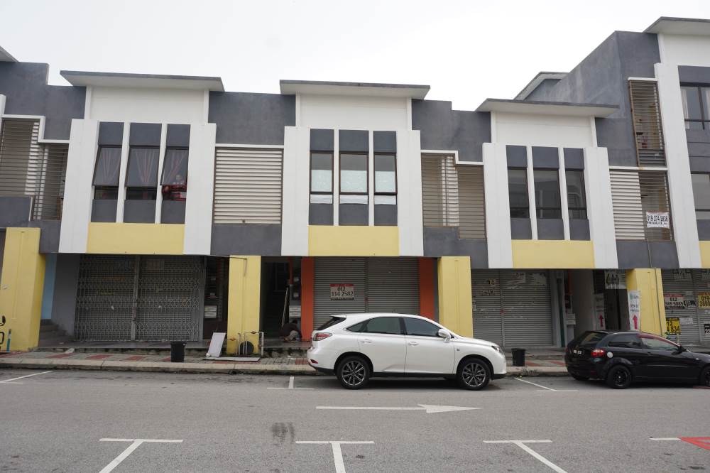 2 Storey Shop Lot Saujana Utama , Sungai Buloh