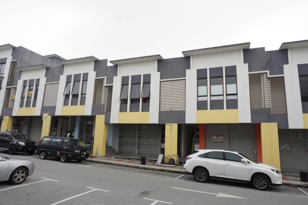 2 Storey Shop Lot Saujana Utama , Sungai Buloh - photo 2