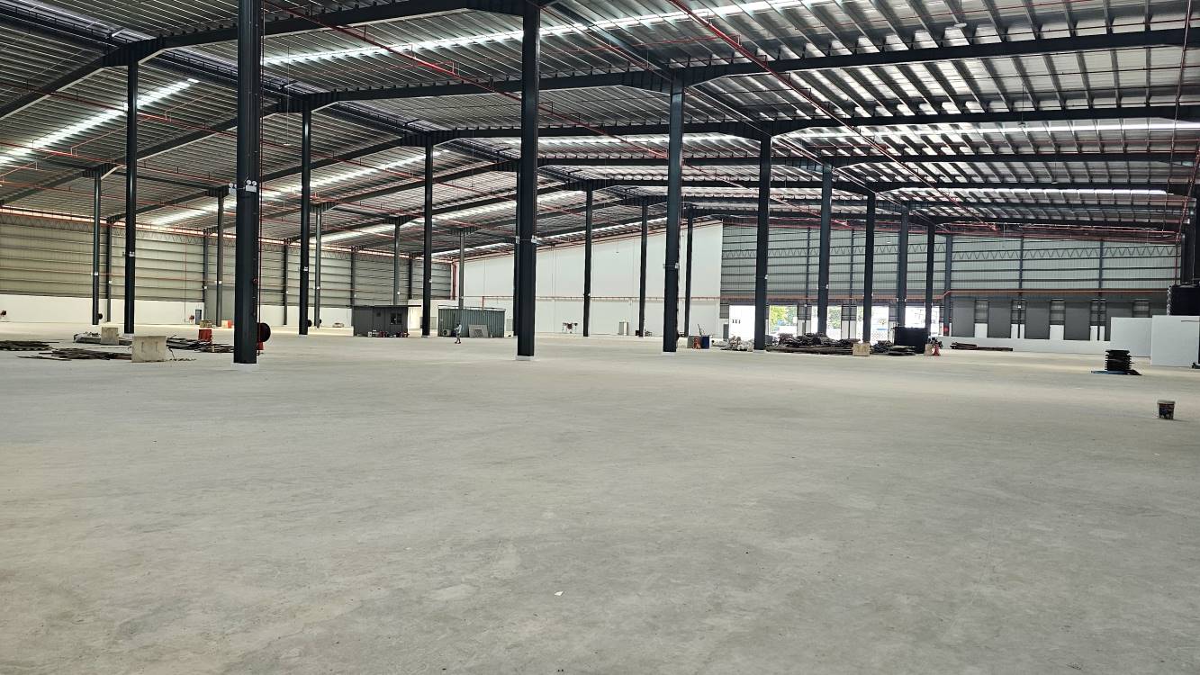 Land Area 5 Acres Factory with Built up 185841sqft - photo 7