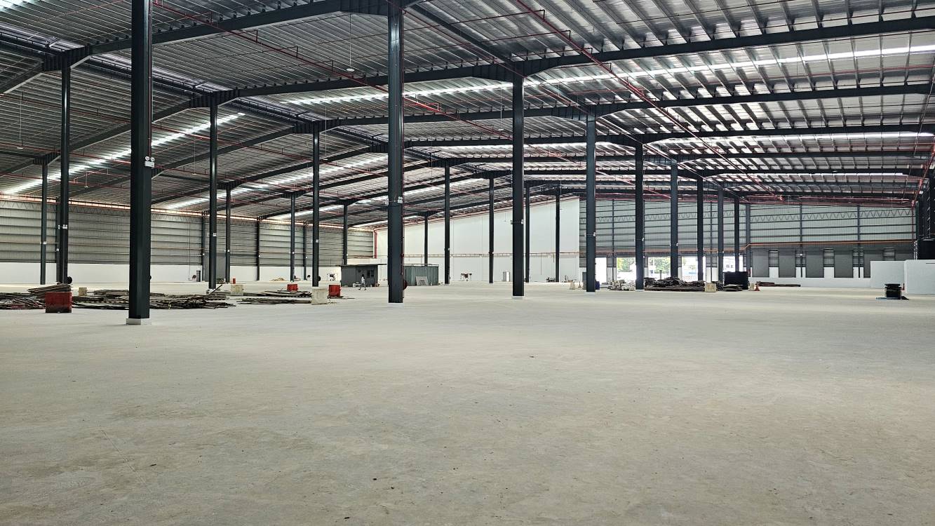 Land Area 5 Acres Factory with Built up 185841sqft - photo 8