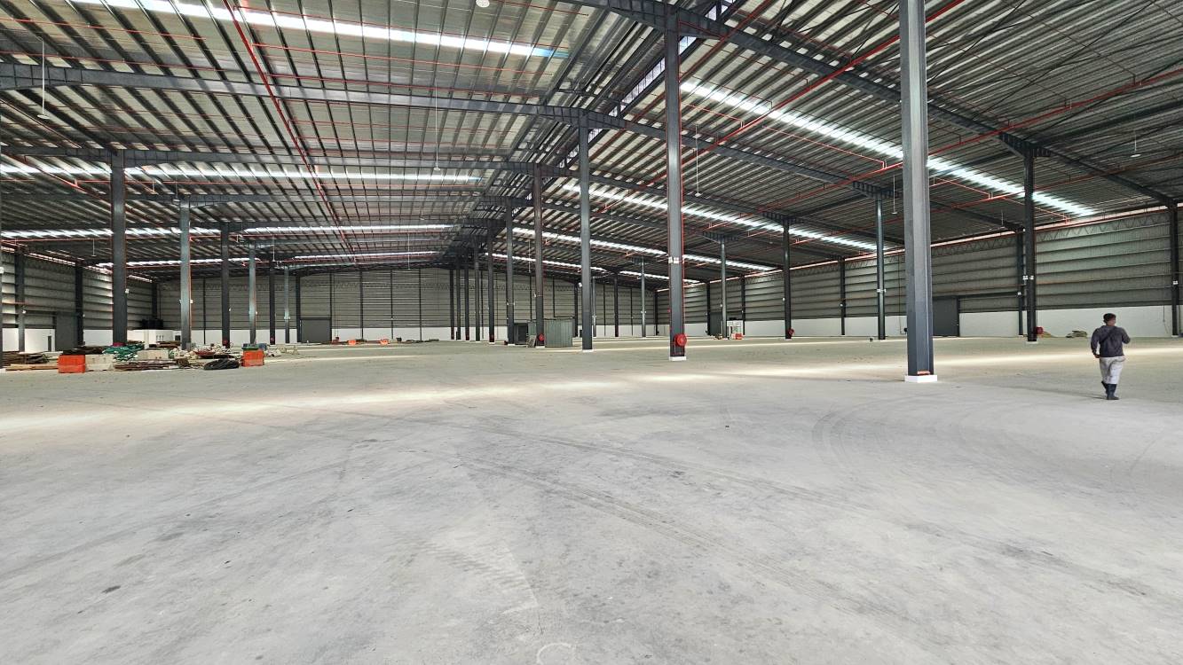 Land Area 5 Acres Factory with Built up 185841sqft - photo 3