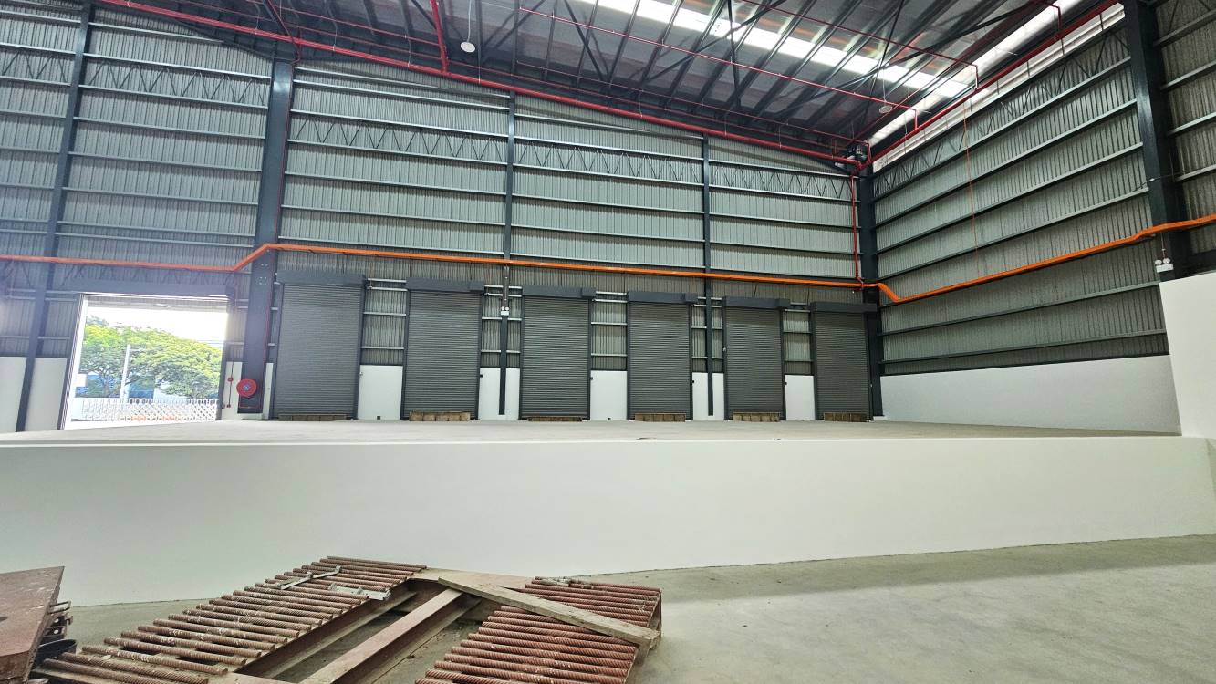 Land Area 5 Acres Factory with Built up 185841sqft - photo 3