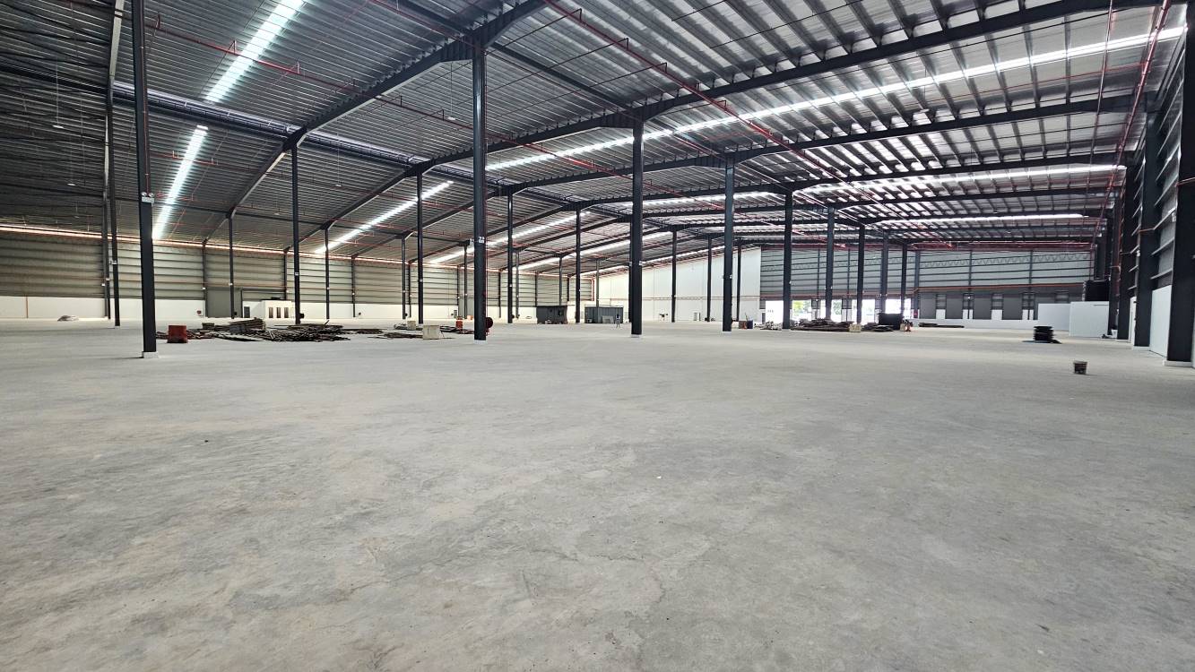 Land Area 5 Acres Factory with Built up 185841sqft - photo 6