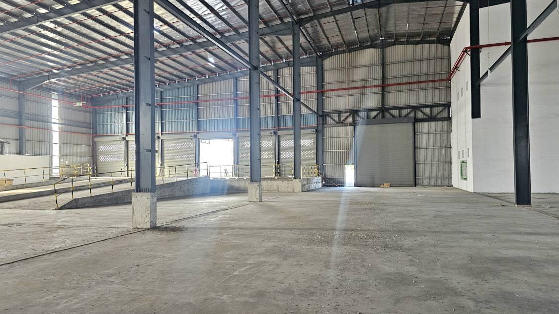 Land Area 7 acres with 6 Loading Bay - photo 5