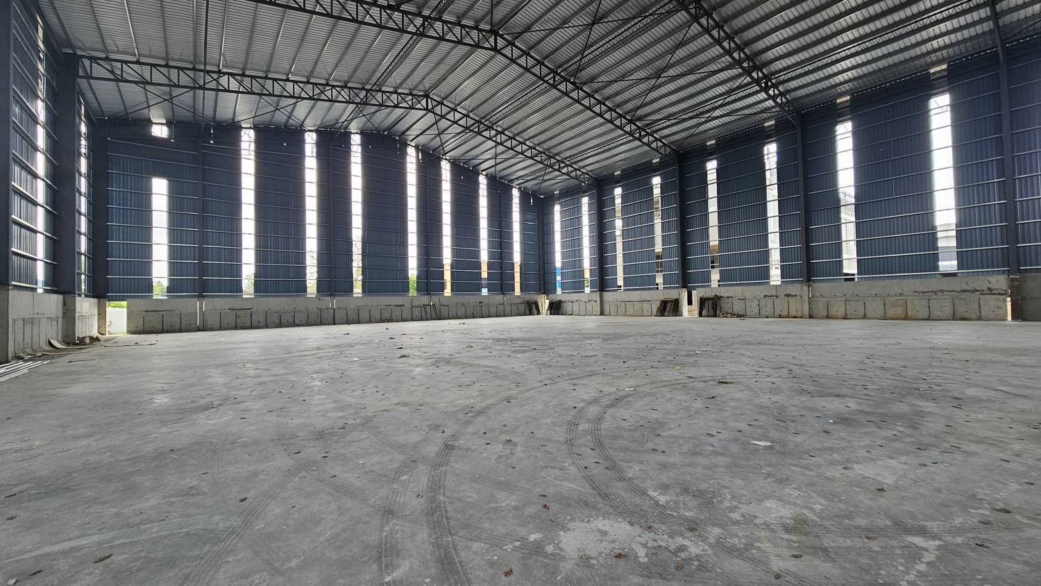 Ceiling Height 50ft  ...