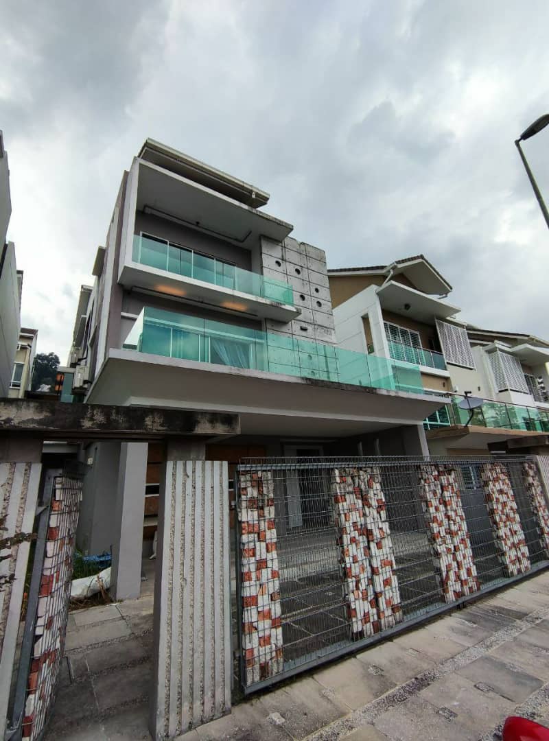 One Sierra,Selayang,Renovated 3 Stys Semi-D