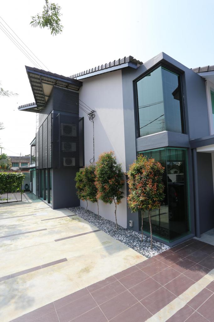 Seksyen 10,Petaling Jaya,3 Storeys Corner