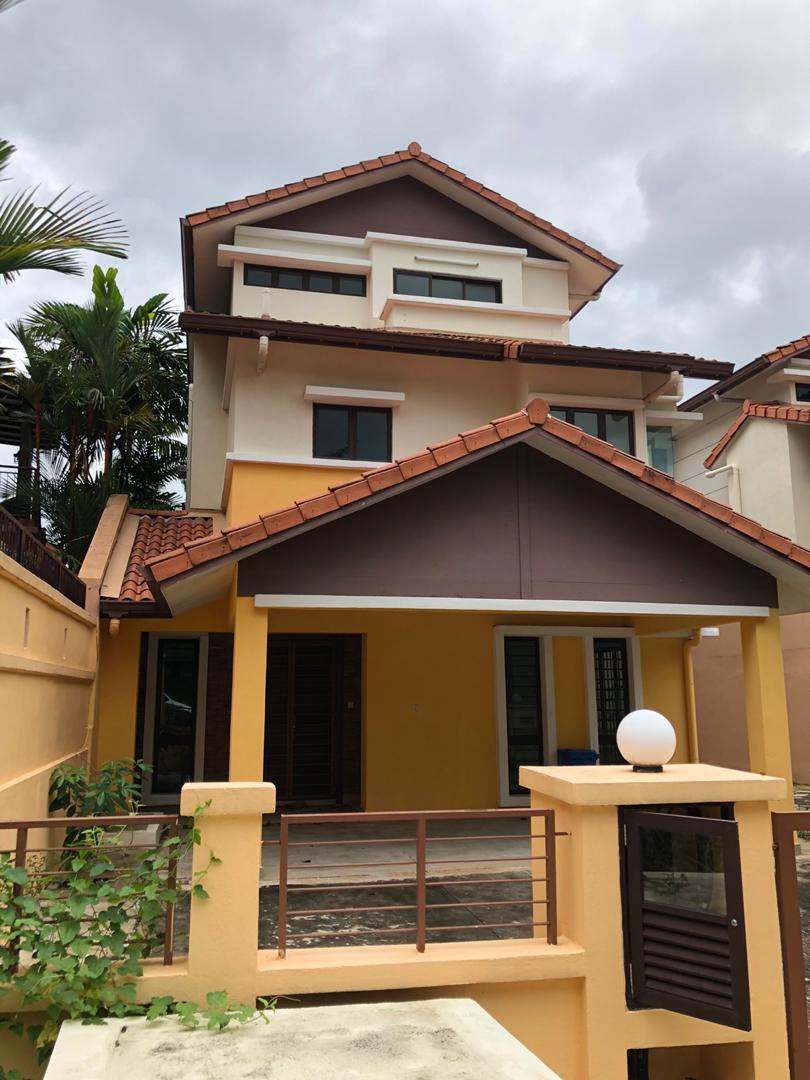 BRP5,BRP 5,Bukit Rahman Putra,2 half Bungalow