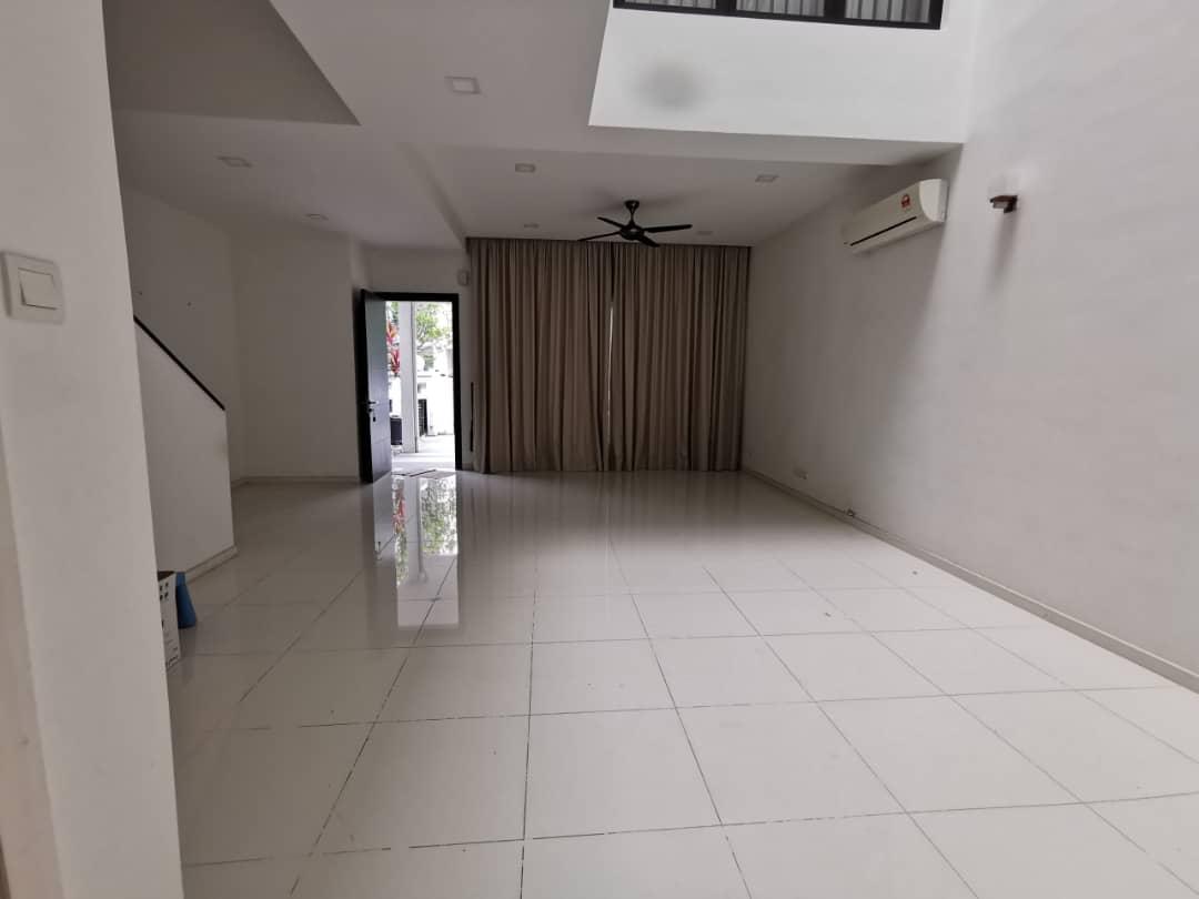 Valencia,Sungai Buloh,3 Storeys Terrace House
