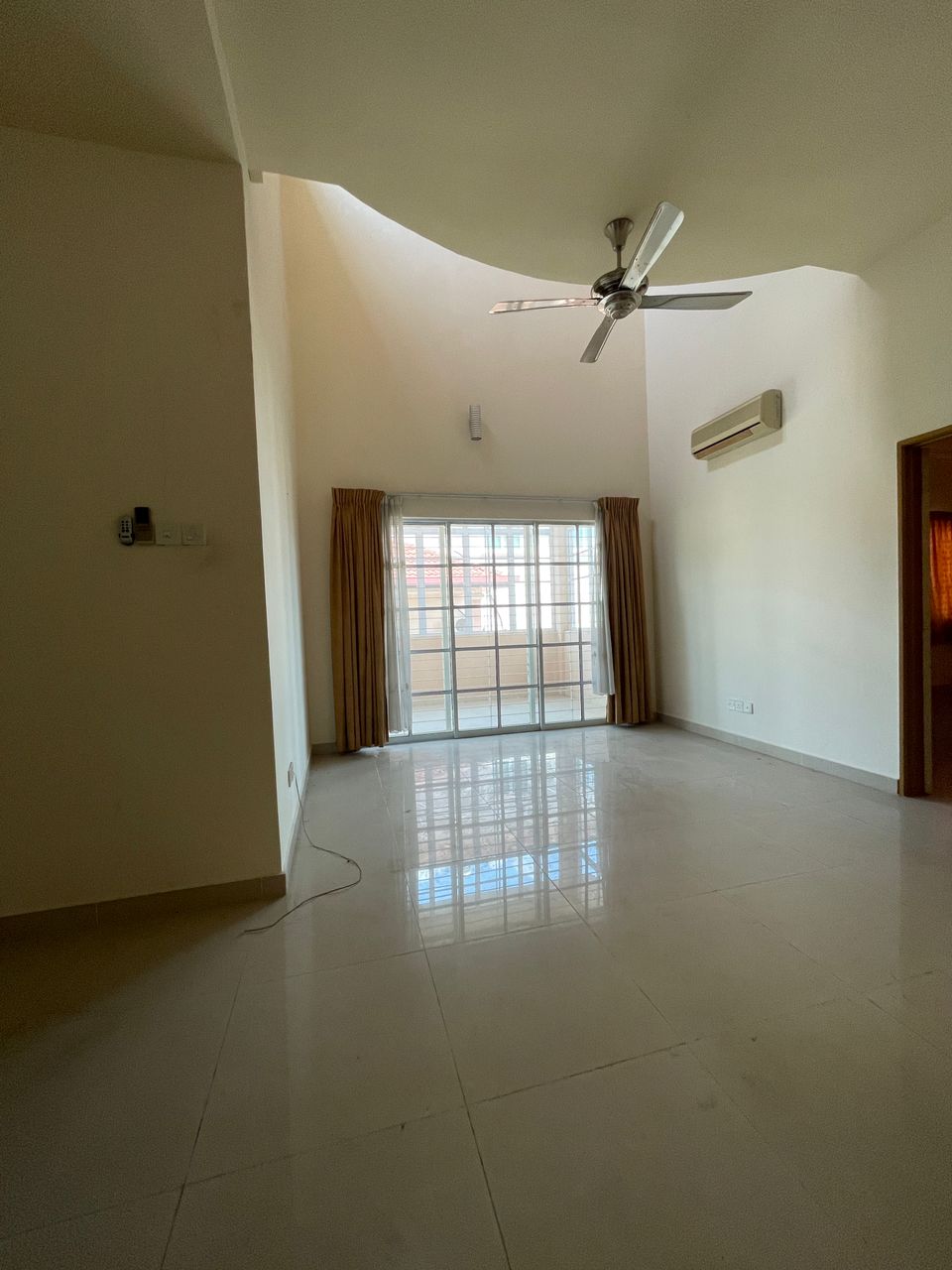Taman Sri Jelok, 2and half Storey Semi D, Kajang - photo 4