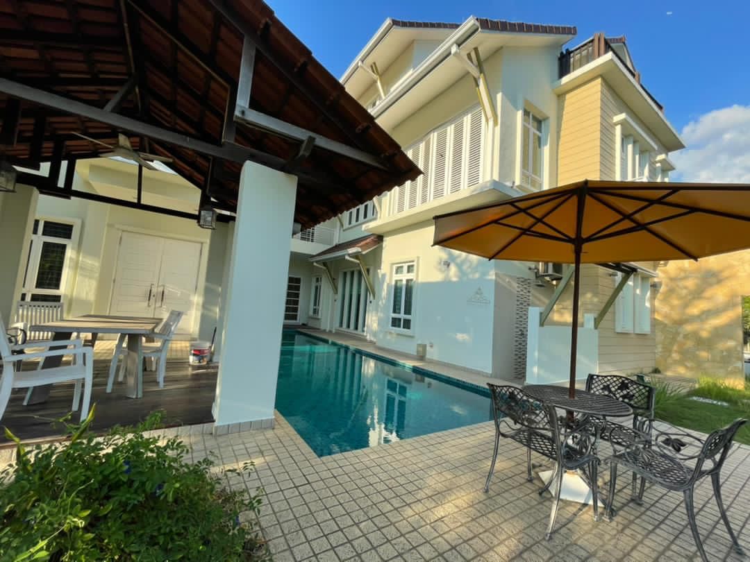 3 storey Bungalow Perdana Lakeview East Cyberjaya