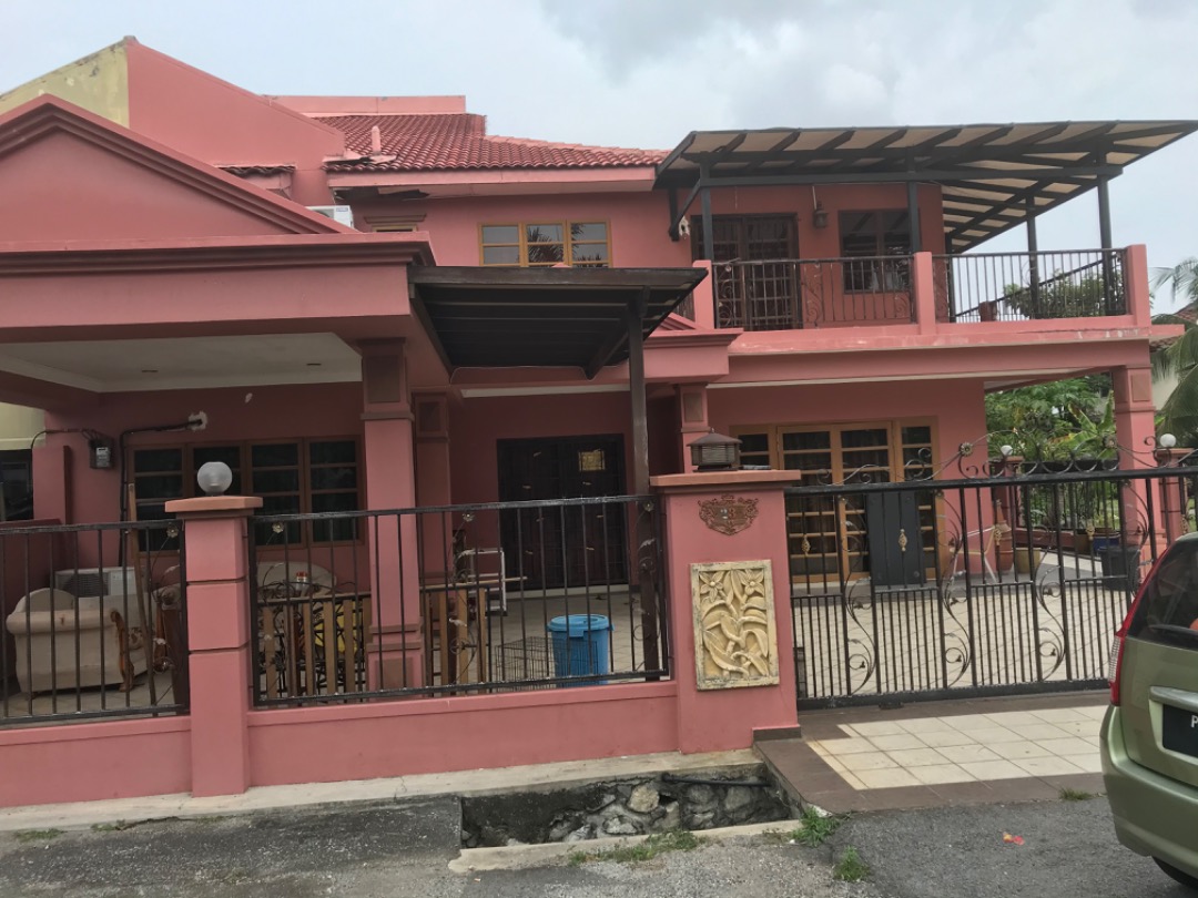 partly furnish 2 Storey banglo 5 bed taman putra p