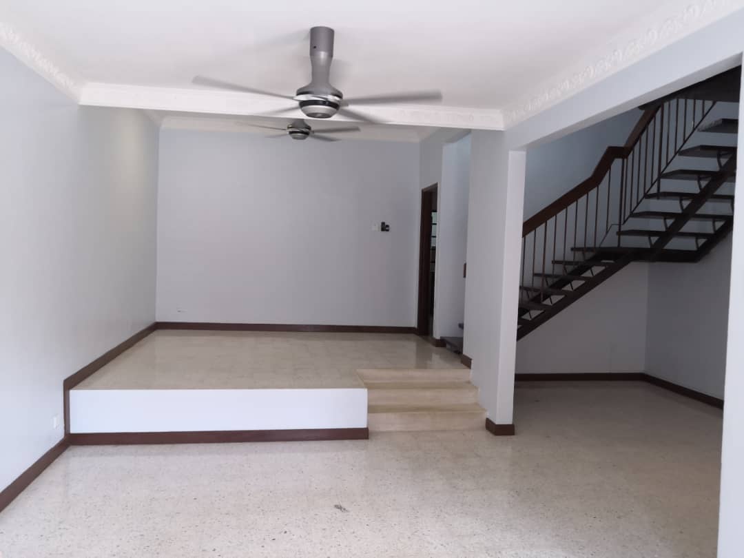 newly painted 4 bed Teres 2 tingkat taman zooview - photo 2