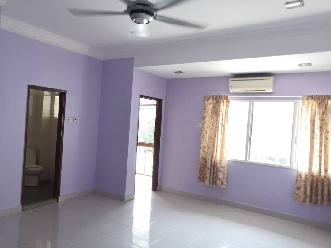 newly painted 4 bed Teres 2 tingkat taman zooview - photo 4