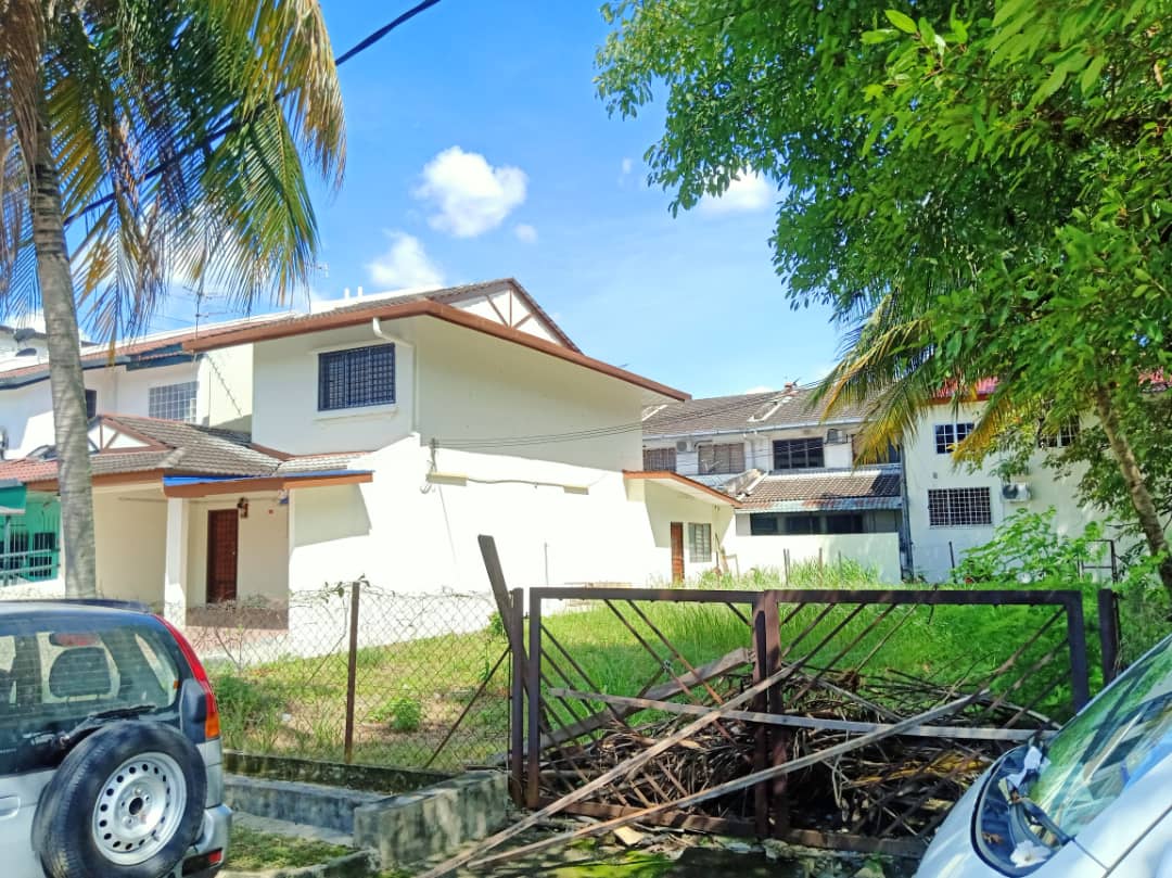 Huge 3 lot corner house taman koperasi polis 1 gom