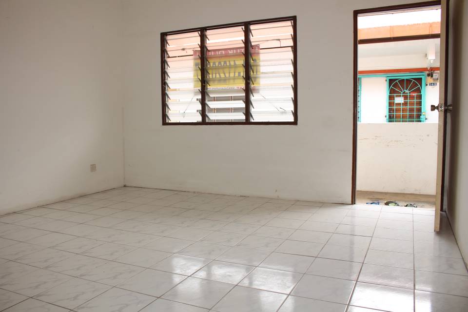 Freehold Low Cost Flat Baiduri Bandar Tasik Kesuma - photo 3
