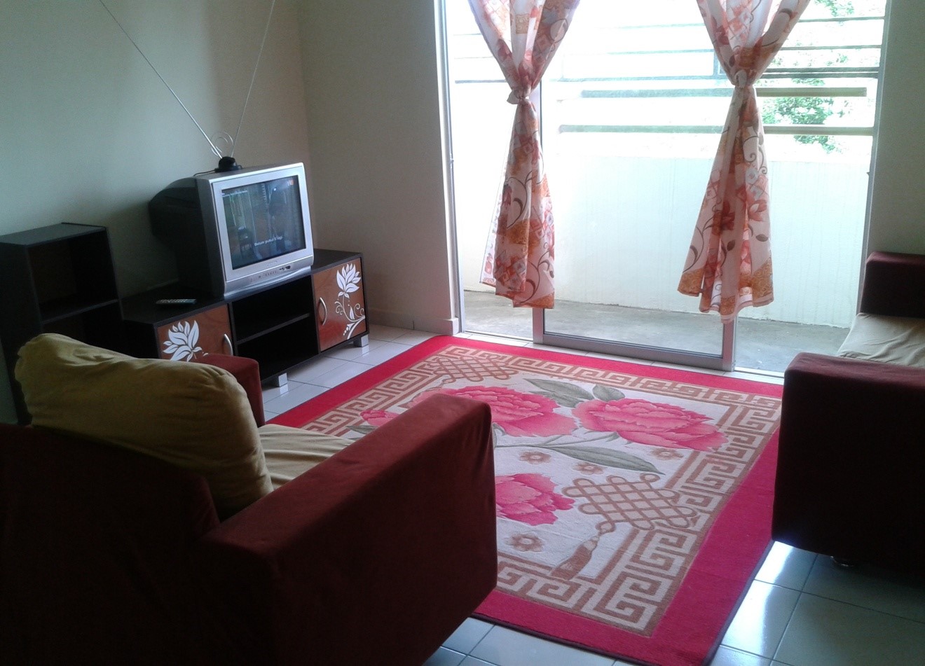 PARTLY FURNISHED SRI HIJAUAN UKAY PERDANA - photo 2