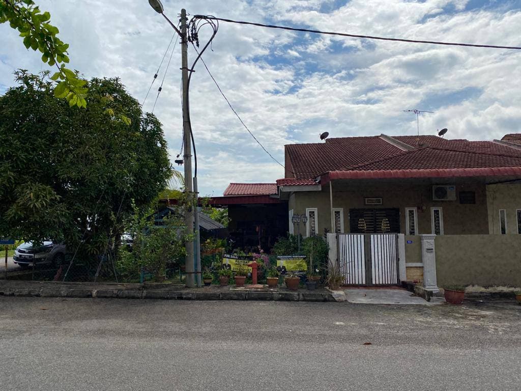 Teres Setingkat Bandar Utama Neelofa Sg Petani