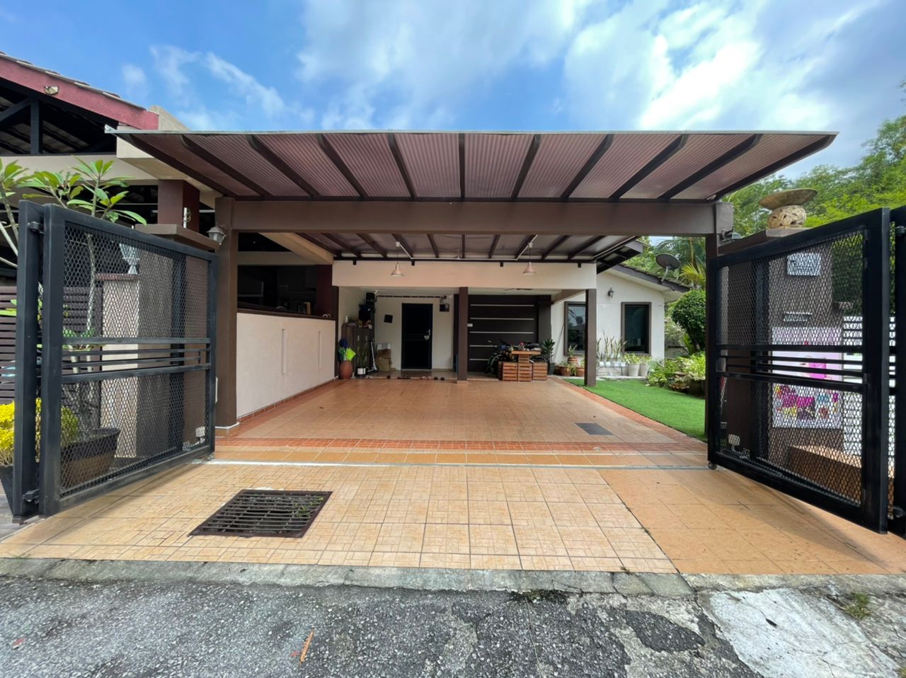 Spacious Corner Lot 2 Storey Teres Saujana Utama