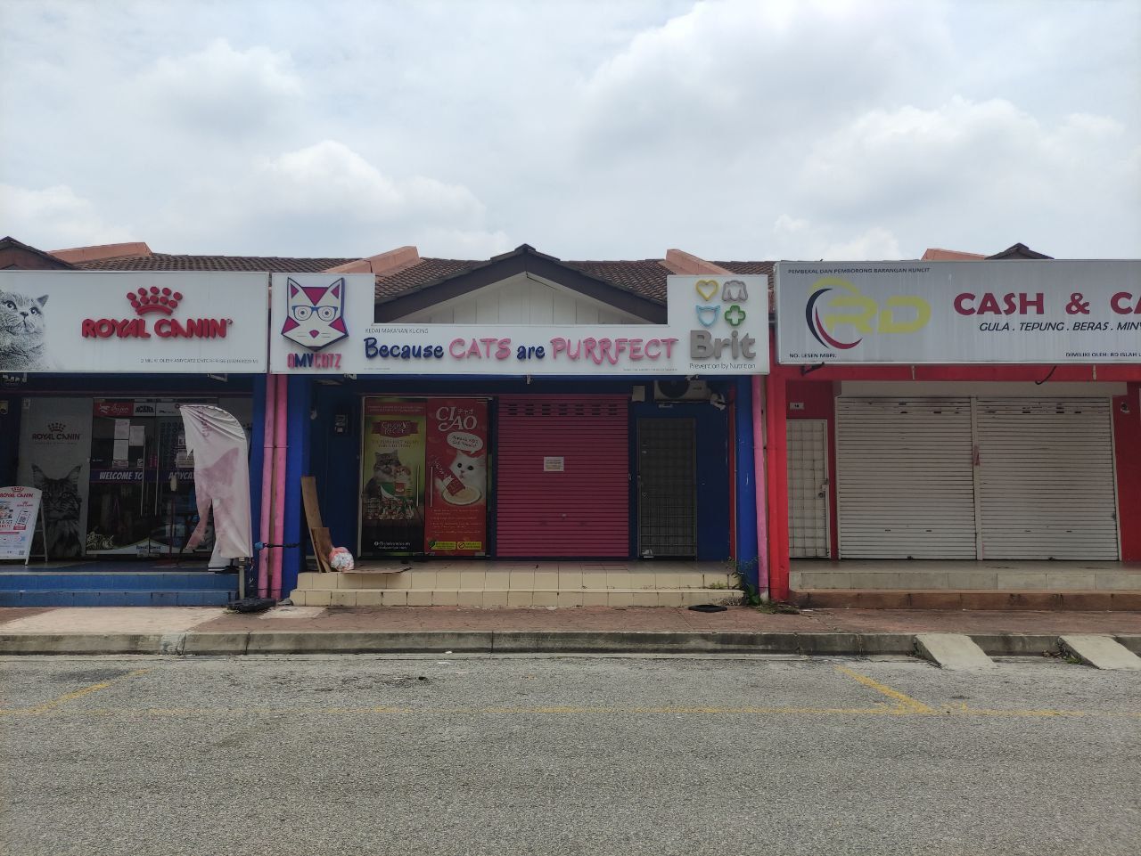 Single storey shop lot