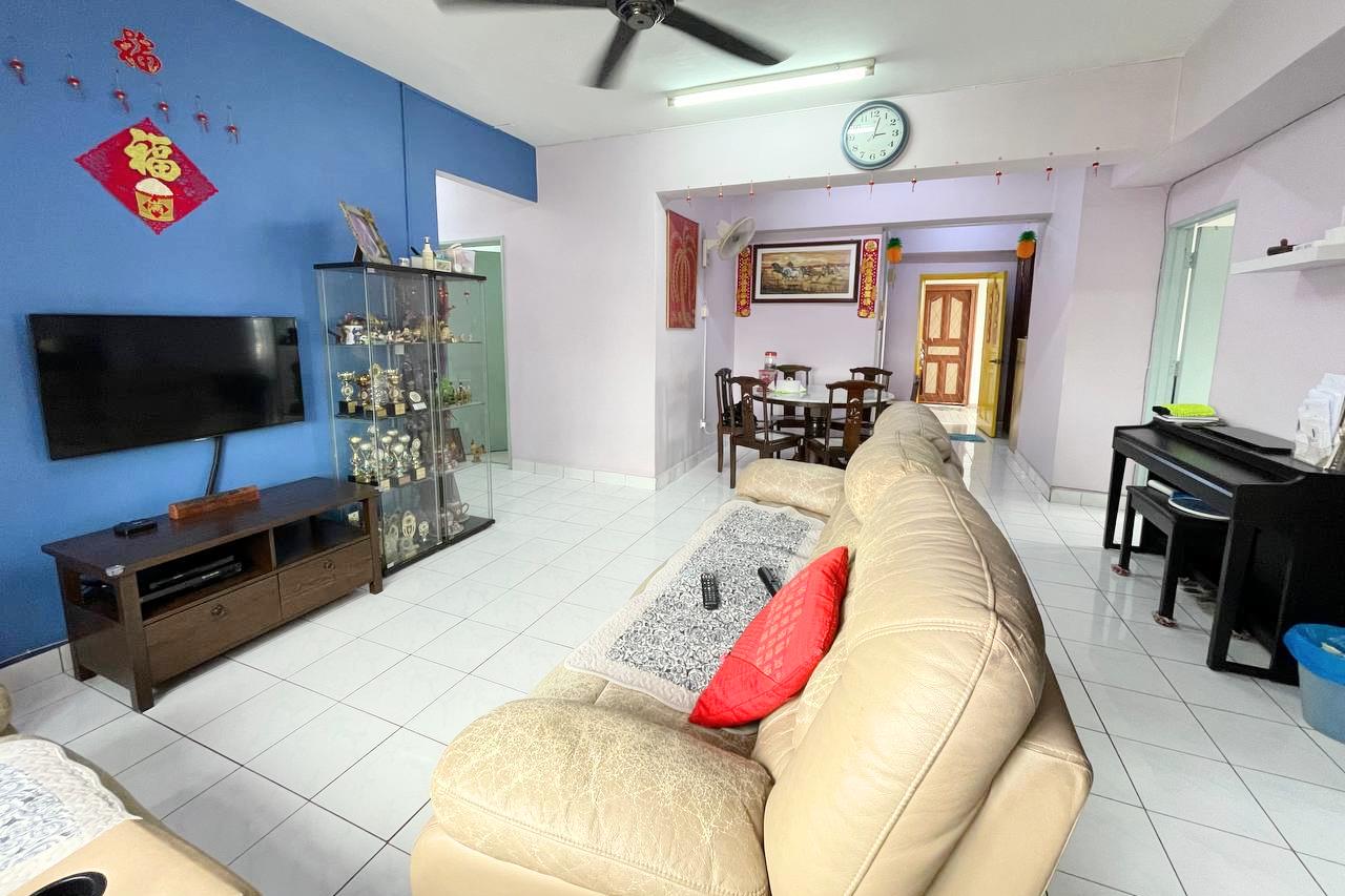CORNER, Kelana Puteri Condominium - photo 1