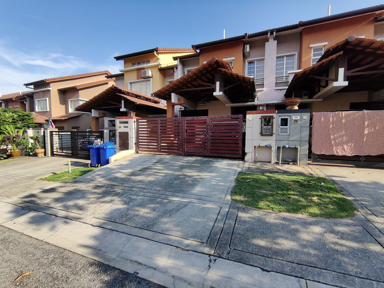 Double Storey Terrace, Jalan Elektron Seksyen U16 - photo 1