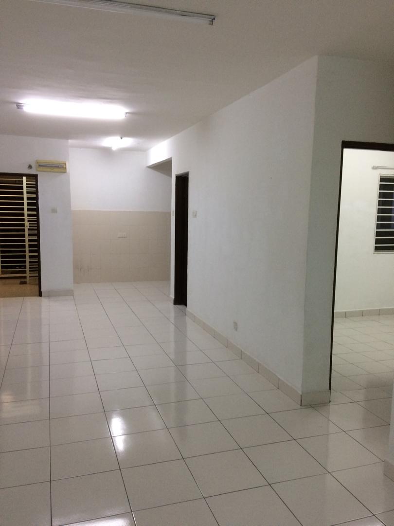 Alam Idaman Serviced Apartment, Seksyen 22 - photo 2