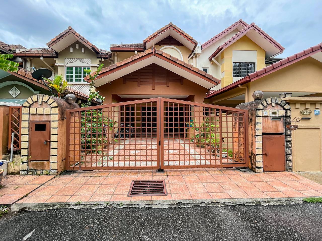 FACING OPEN 2 Storey Type WARNA BK9 Bdr Kinrara