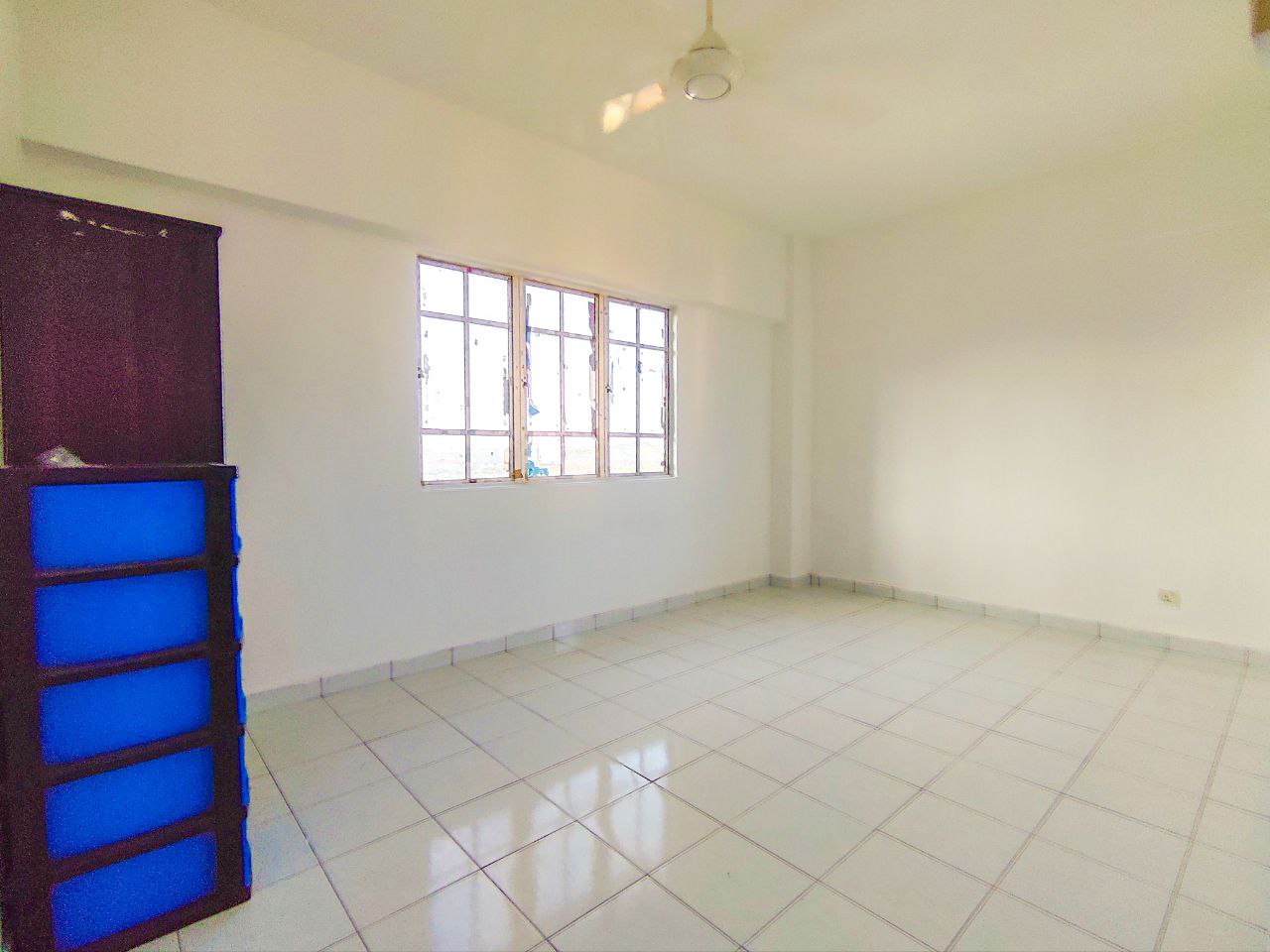 Plaza Indah Apartment Kajang Azreen - photo 3