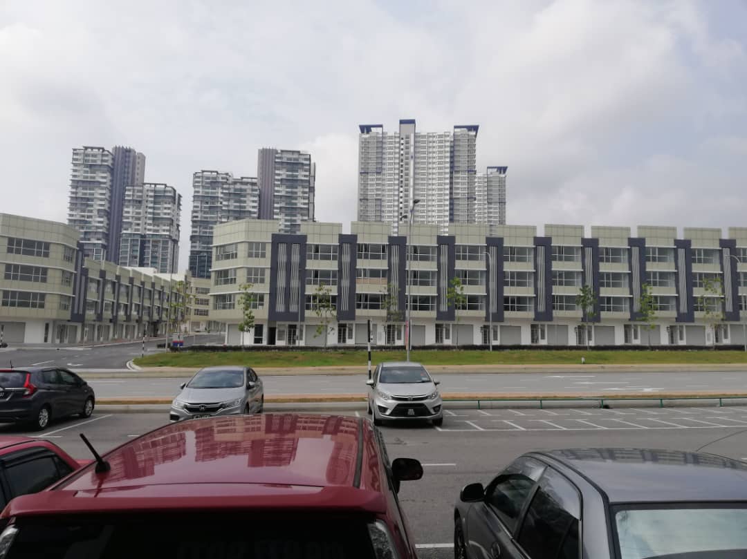 3 Storey Shop lot KUBICA SQUARE , Bangi - photo 2