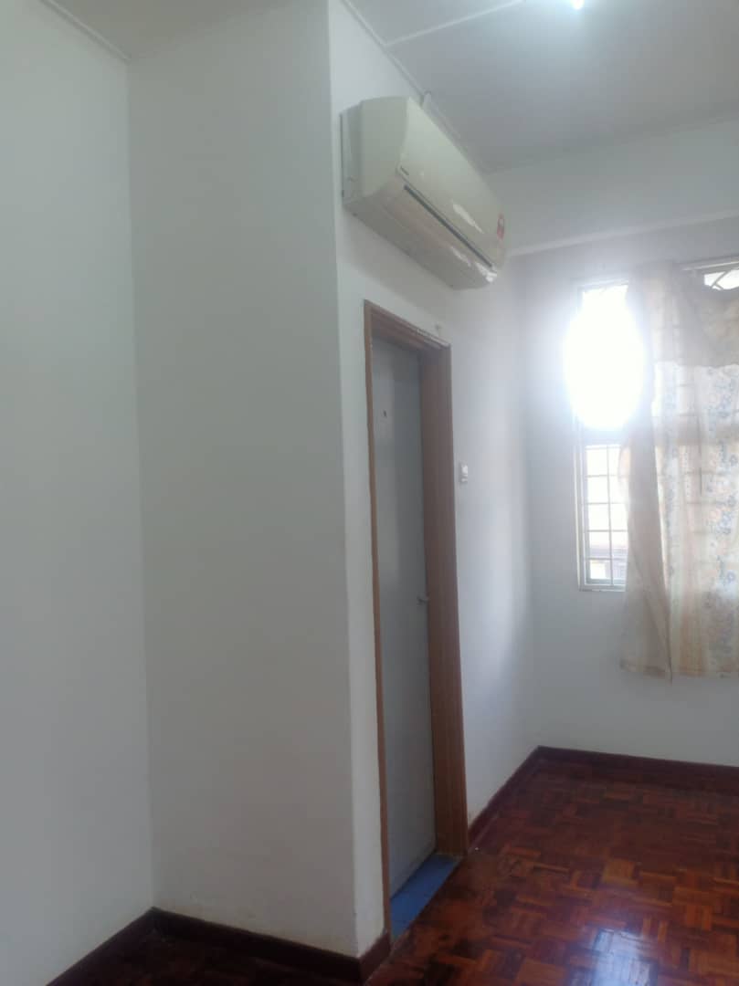 End Lot with Table Top Desa Anggerik Nilai - photo 5