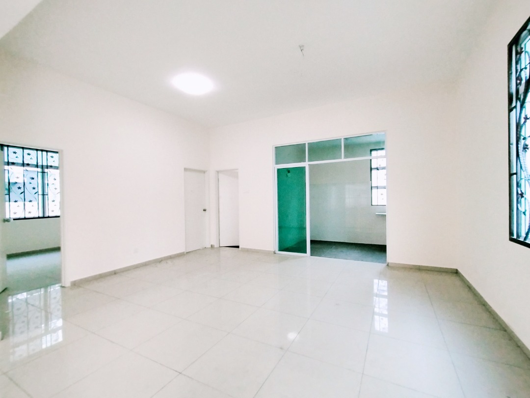 DOUBLE STOREY BUNGALOW TAMAN SENAWANG PERDANA - photo 3