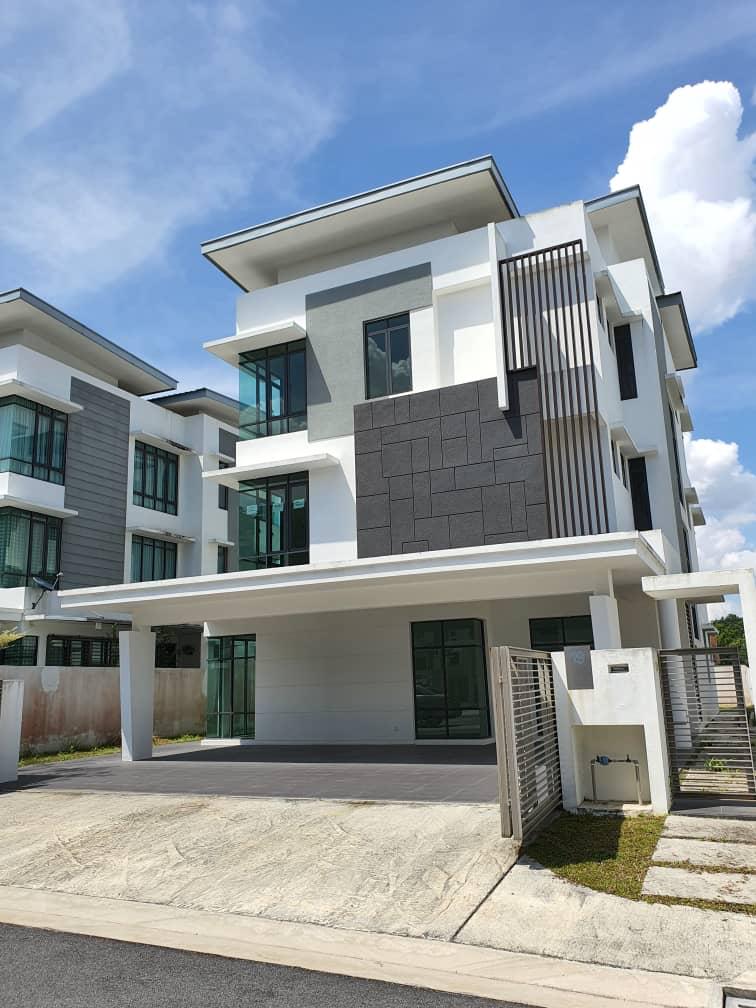 3 Storey Bungalow Lambaian Residence - photo 1