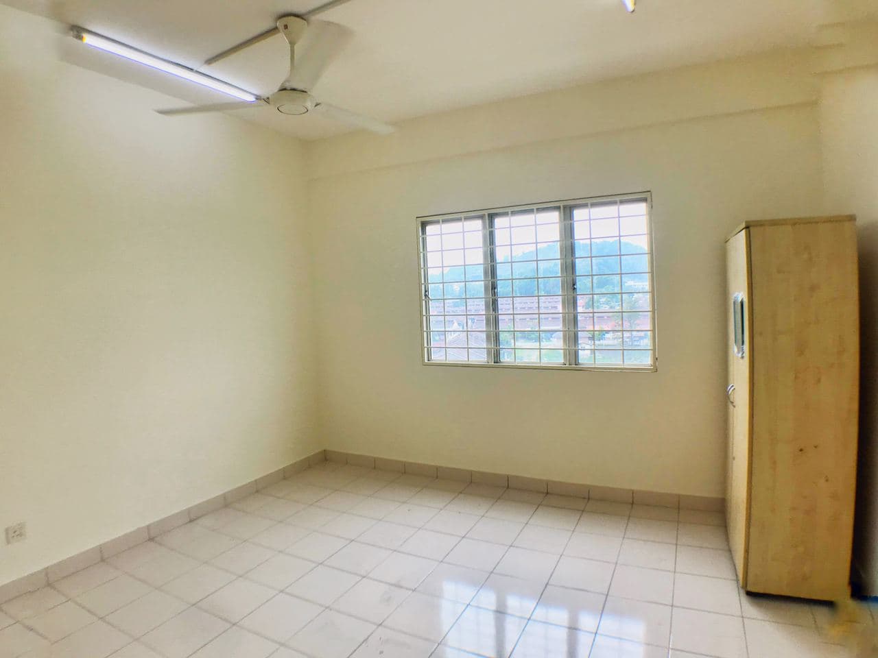 Juta Mines Condominium, Seri Kembangan - photo 4