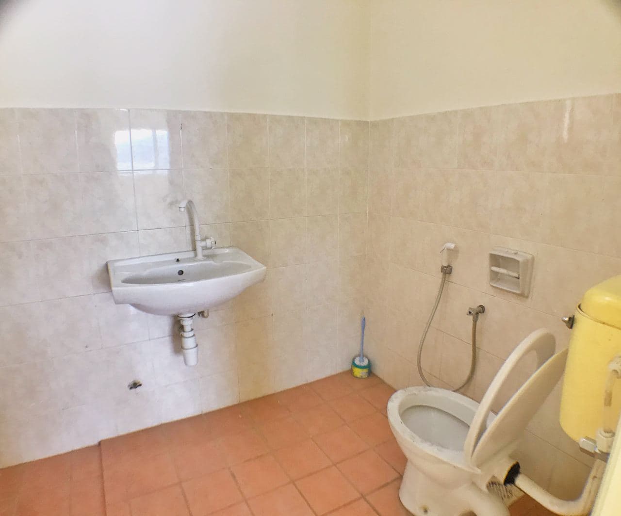 Juta Mines Condominium, Seri Kembangan - photo 7