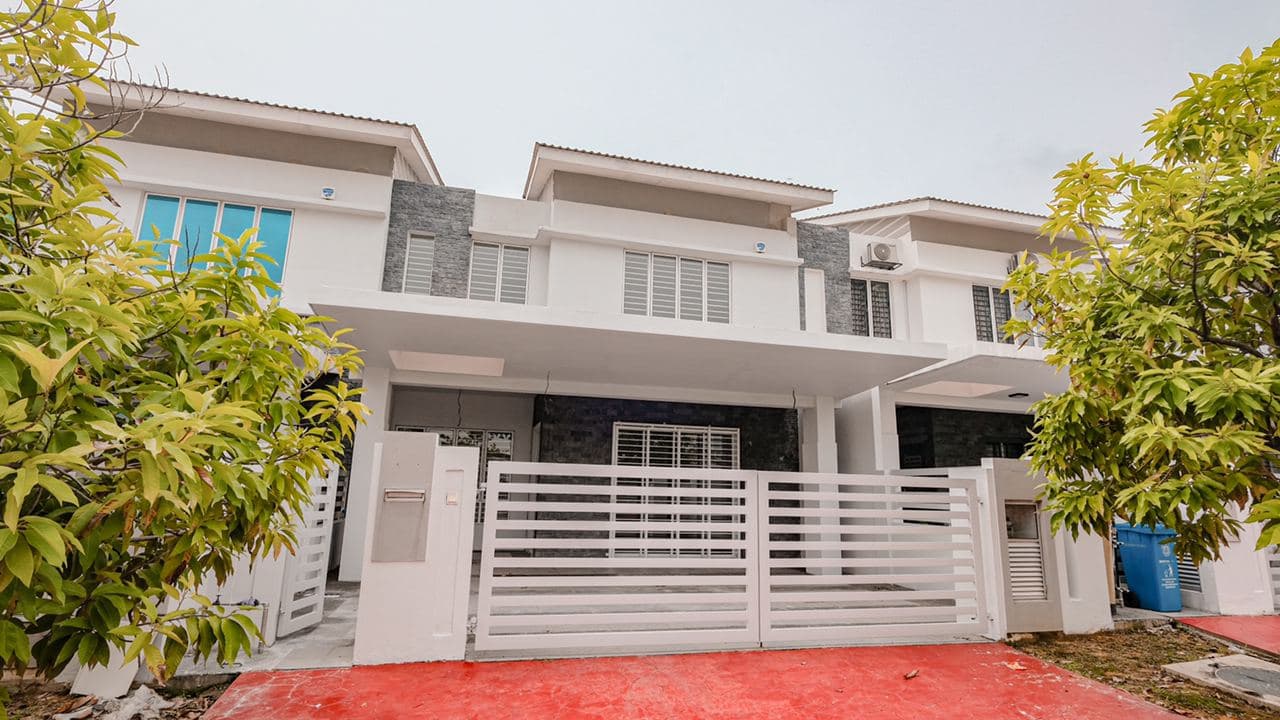 Double Storey Hyperlink, D Kayangan Seksyen 13, Sh - photo 1