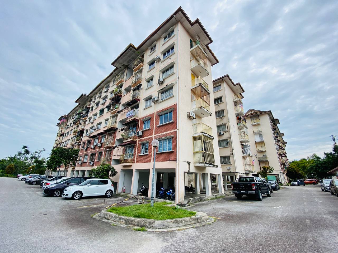 CORNER LOT Latan Biru Apartment Kota Damansara - photo 6