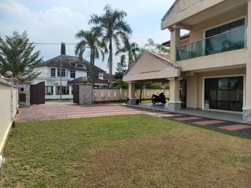FREEHOLD 2 Storey Bungalow Bukit Beruntung - photo 2