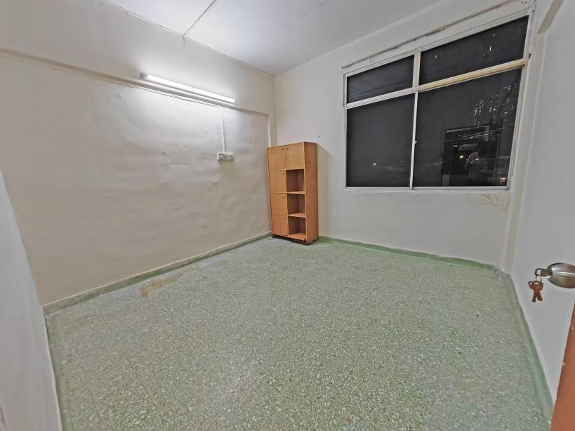 Taman Pertama Flat Blok B - photo 3