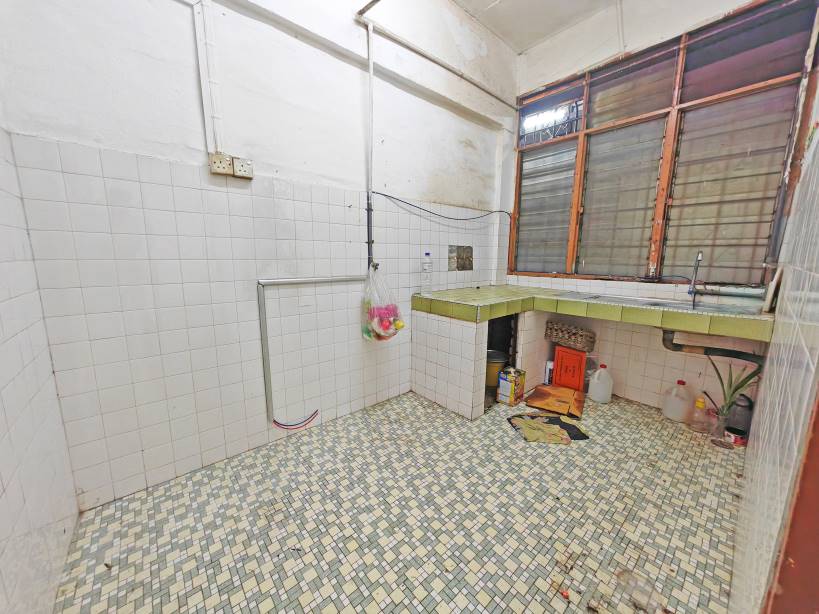 Taman Pertama Flat Blok B - photo 4
