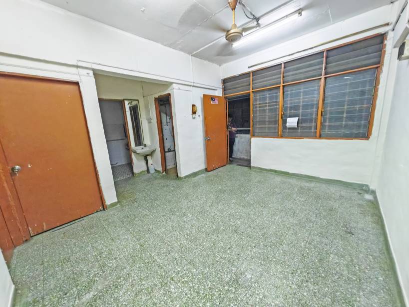 Taman Pertama Flat - photo 2