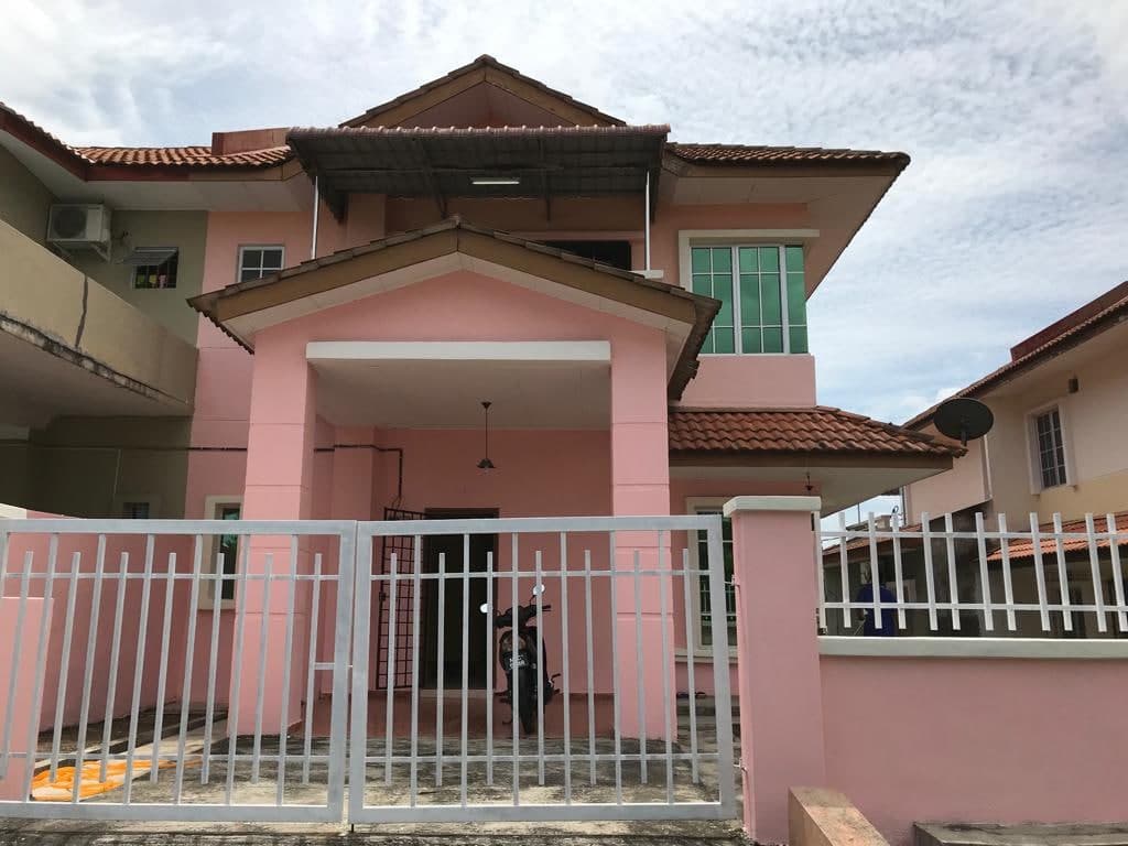 2 Storey Semi-D Cluster andar Bukit Mahkota Sek 6,