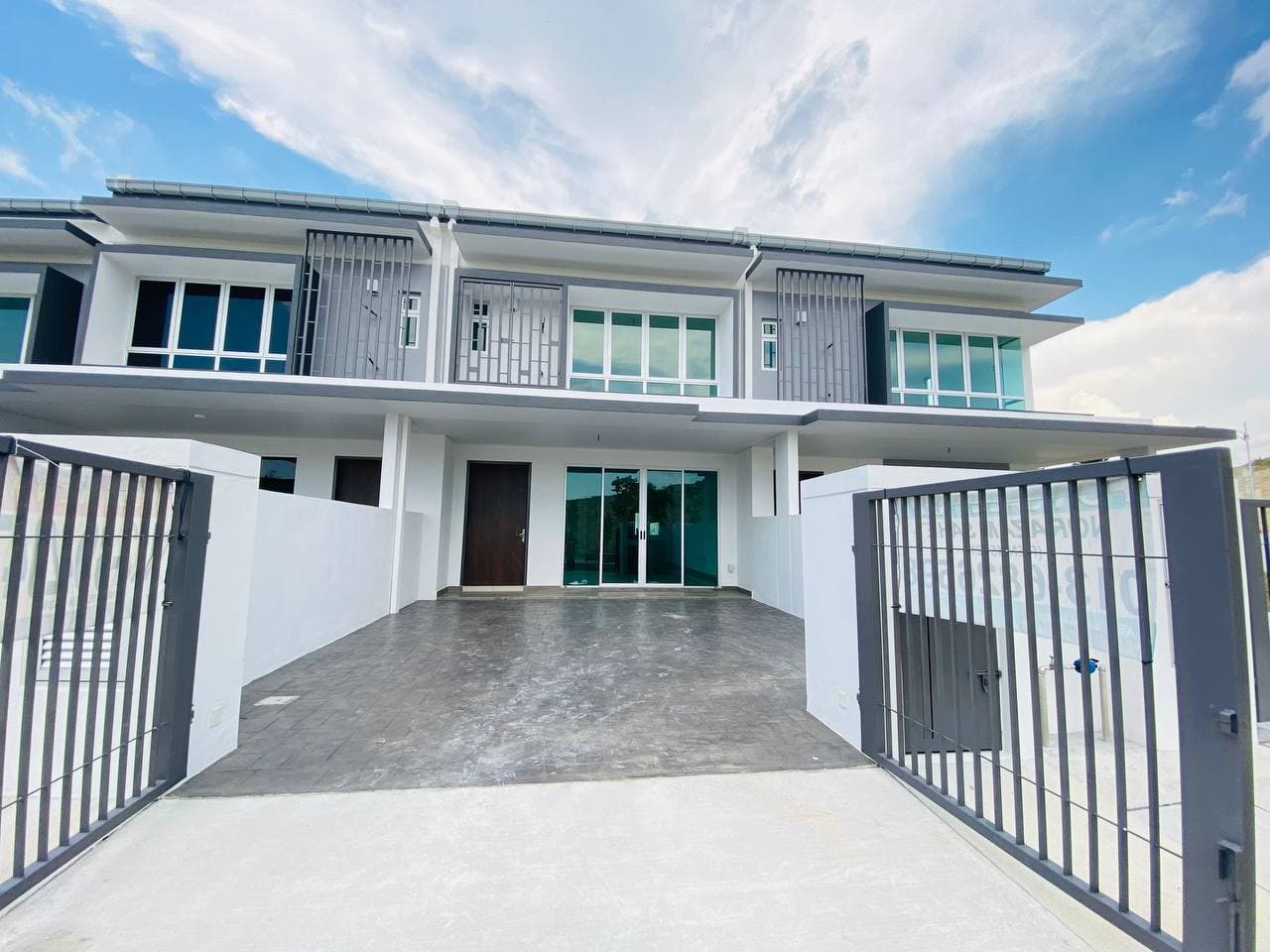 Facing Garden Double Storey Terrace House Serenia