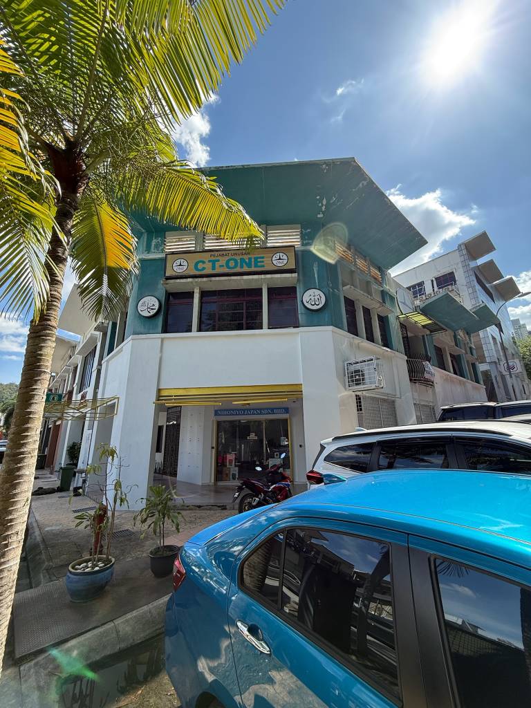 Corner Office lot Wa ...