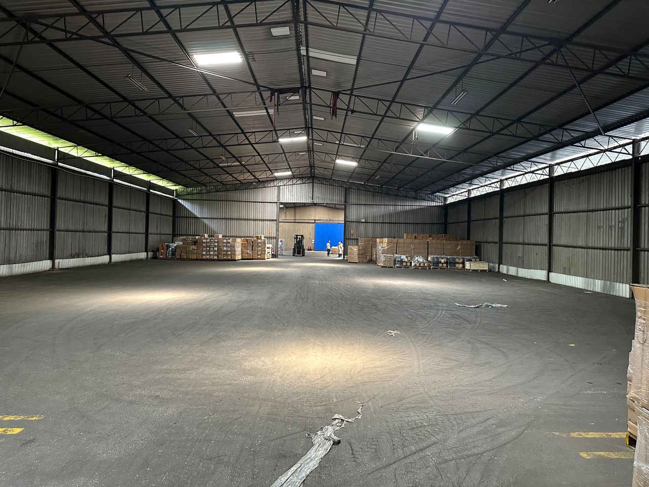 Spacious Warehouse f ...