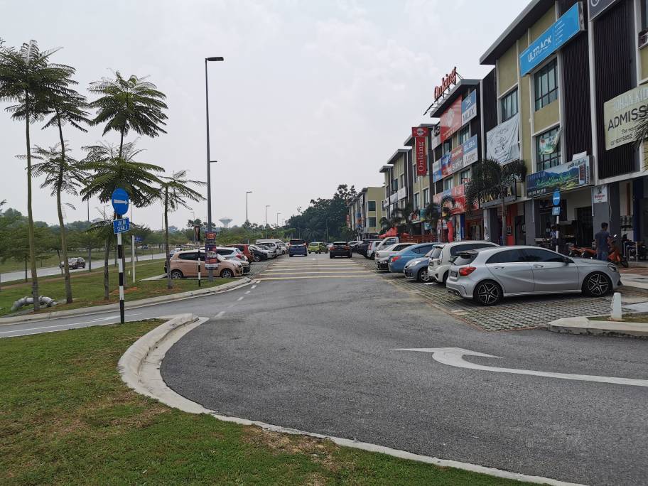 3 storey shoplot facing mainroad cyberjaya - photo 2