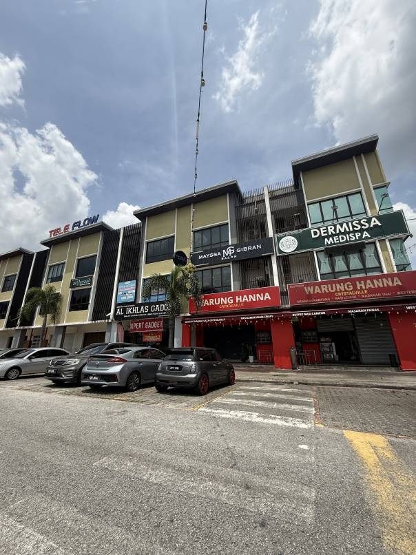 3 tingkat shoplot facing mainroad cyberjaya