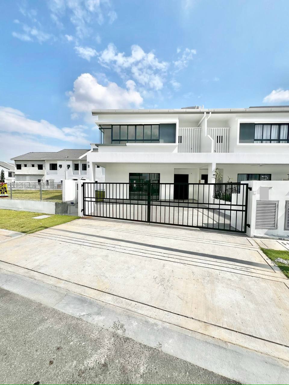 CORNER LOT 2 Storey  ...