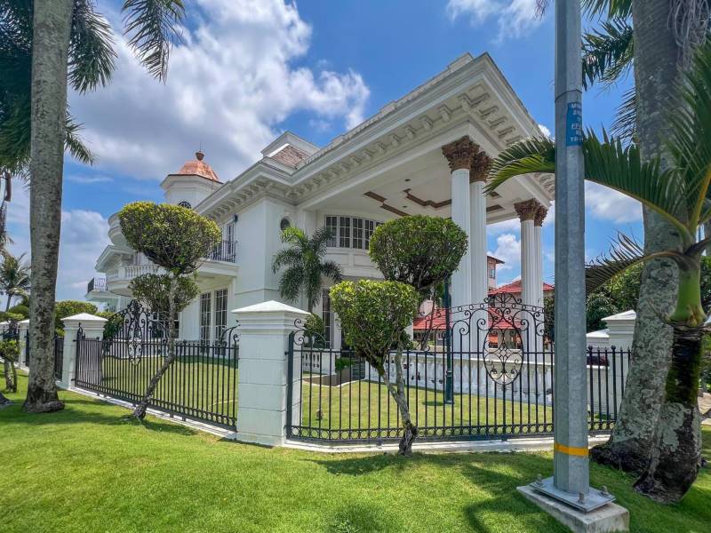 4 Storey Bungalow, T ...